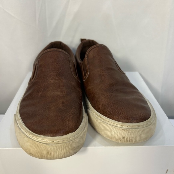 Old Navy Boy’s Faux Leather Brown Slip-Ons Sneakers Size 3 - Picture 2 of 8